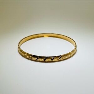Elegant Gold Bangle Bracelet